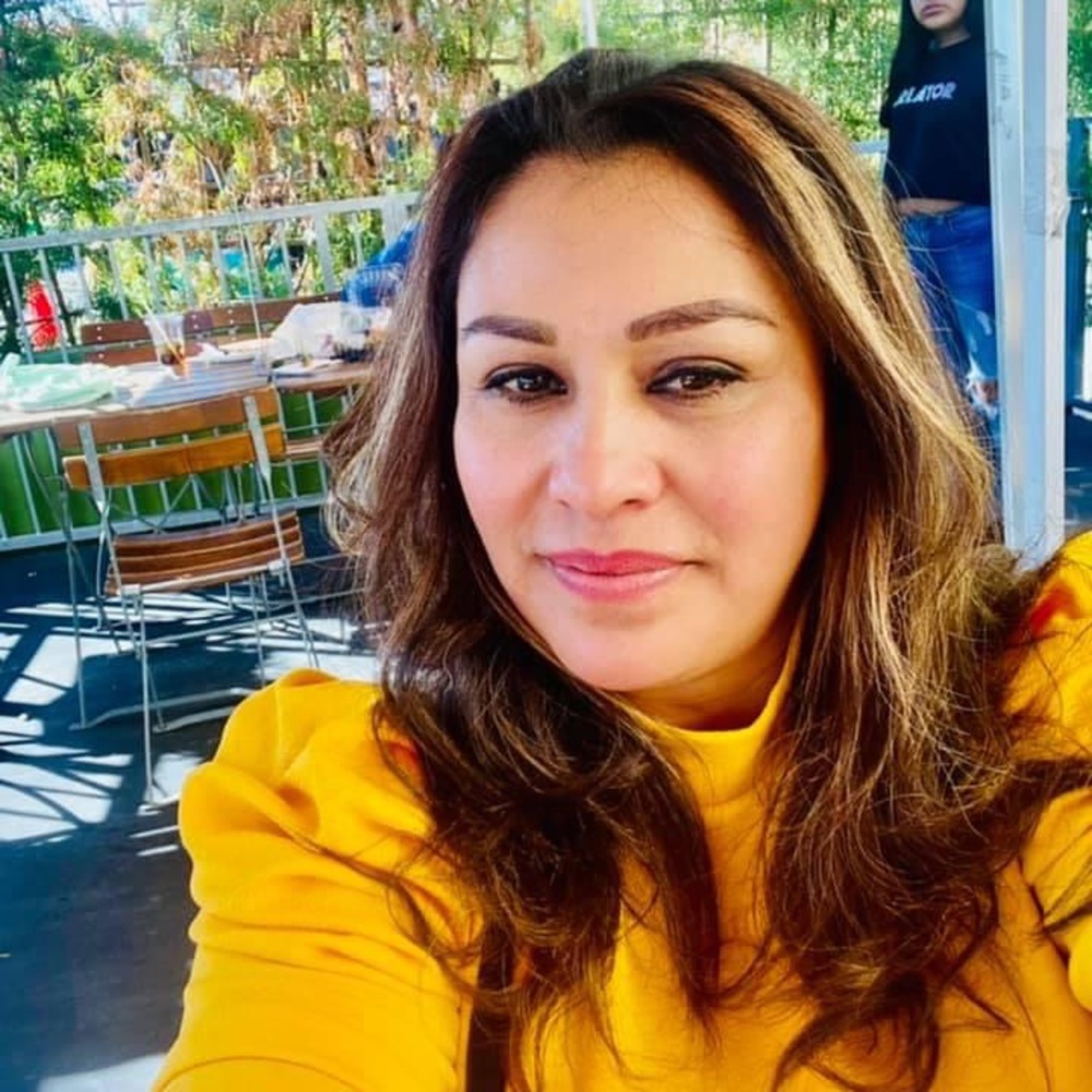 Meet your Posher, Gloria